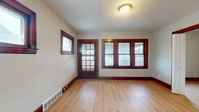 18908 Cherokee Ave in Cleveland, OH - Foto de edificio - Building Photo