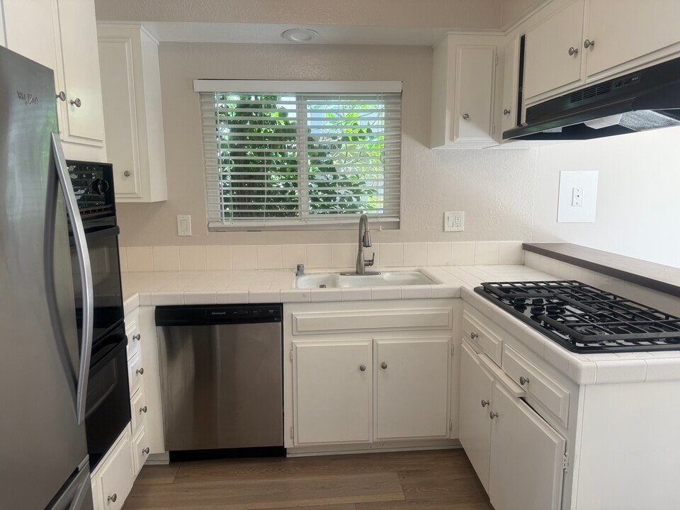 6152 Warner Ave, Unit A in Huntington Beach, CA - Foto de edificio
