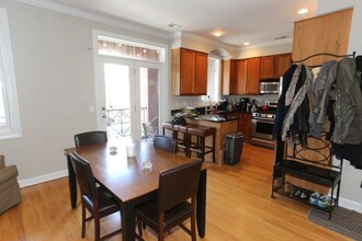 3711 N Southport Ave, Unit 1 in Chicago, IL - Foto de edificio - Building Photo