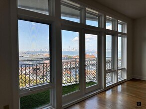90 Bay St, Unit 7-K in Staten Island, NY - Building Photo - Building Photo