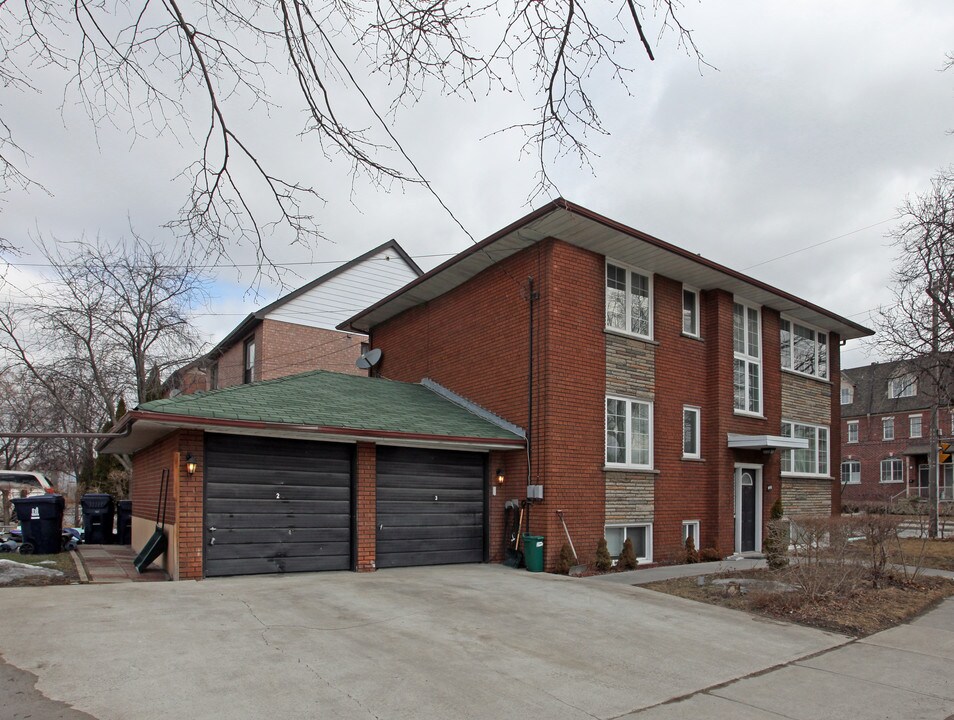 444 Royal York Rd in Toronto, ON - Building Photo