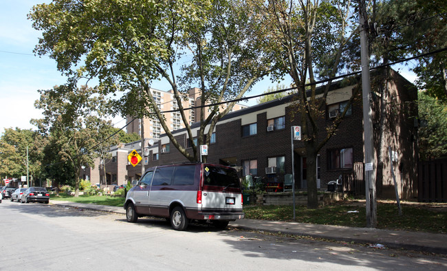 Pelham Park Gardens in Toronto, ON - Building Photo - Building Photo