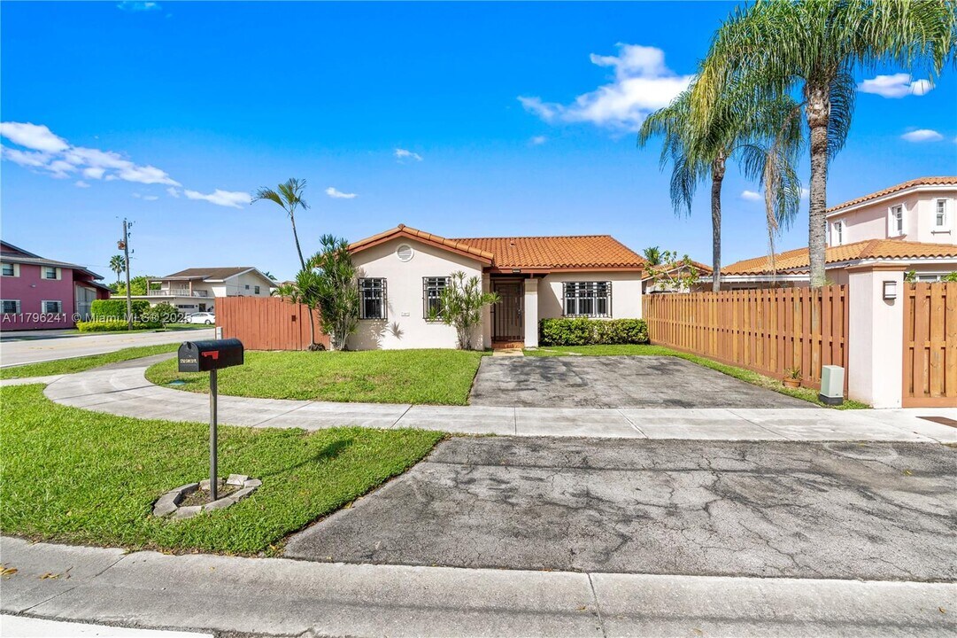 1750 SW 137th Pl in Miami, FL - Building Photo