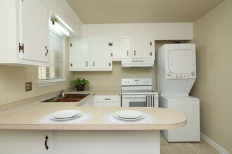 529 Hillsborough St in Chapel Hill, NC - Building Photo - Building Photo