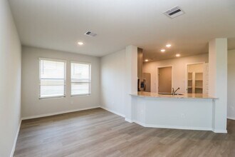 10731 Sunlit St in Cut And Shoot, TX - Building Photo - Building Photo