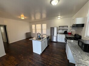 811 N Harlem Ave in Oak Park, IL - Building Photo - Building Photo