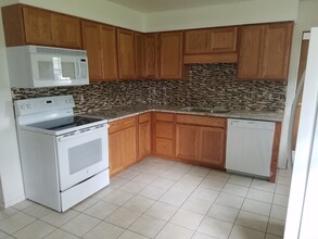 803 W 28th St, Unit 804 West 28th Street, CF in Cedar Falls, IA - Building Photo - Building Photo