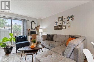 48 Enfield Crescent in Brantford, ON - Building Photo - Building Photo