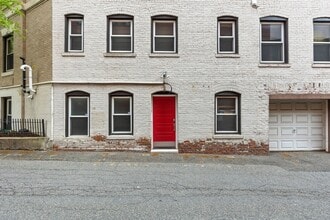 194 Saint Paul St, Unit #1 in Brookline, MA - Foto de edificio - Building Photo