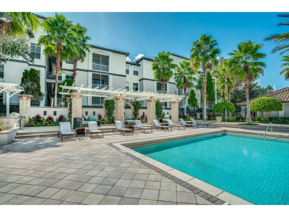 Sanctuary at Highland Oaks in Tampa, FL - Building Photo