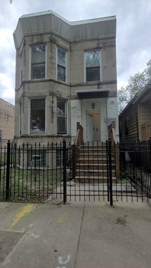 property at 5632 S Lowe Ave