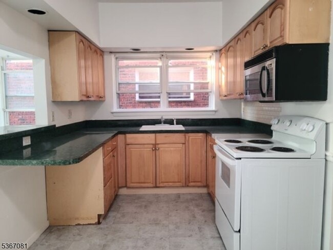 304 Franklin Ave in Belleville, NJ - Building Photo - Building Photo