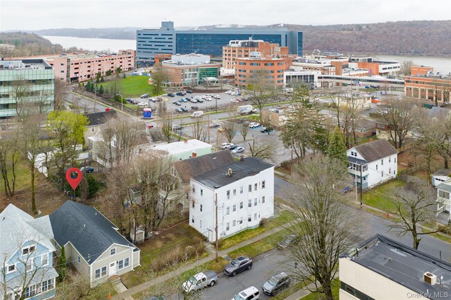 1 Dean Pl in Poughkeepsie, NY - Building Photo - Building Photo