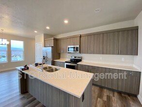 438 N Stone Mountain Dr in Saint George, UT - Building Photo - Building Photo