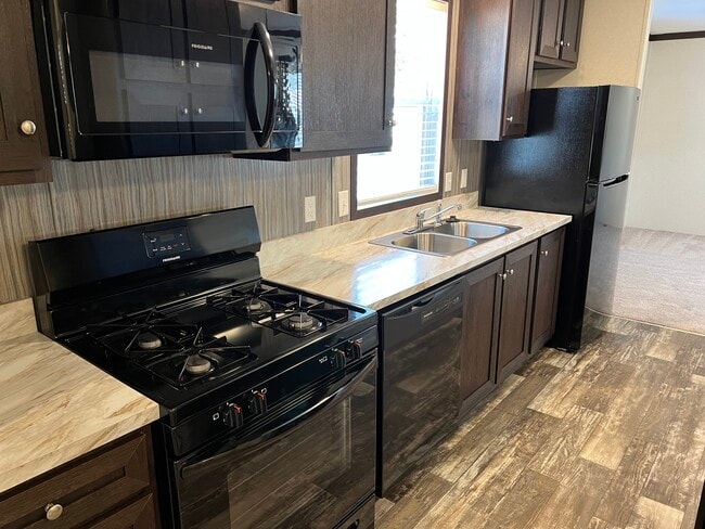 191 Magnolia Pl in Belleville, MI - Foto de edificio - Building Photo