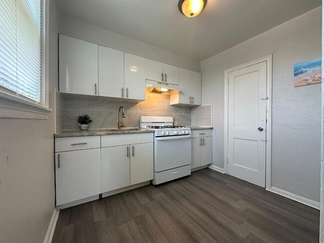 property at 1033 Fanshawe St