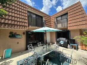246 Charter Way in West Palm Beach, FL - Building Photo - Building Photo