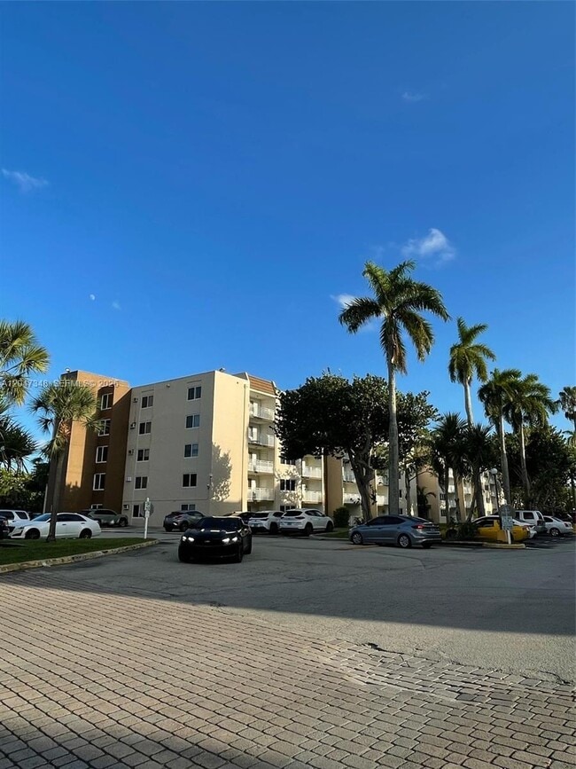 6950 Miami Gardens Dr