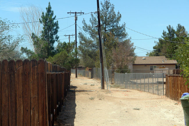 21075 Little Beaver Rd in Apple Valley, CA - Building Photo - Building Photo