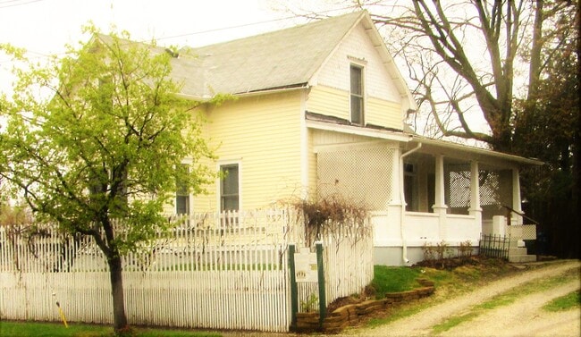 704 N Randolph St in Champaign, IL - Foto de edificio - Building Photo