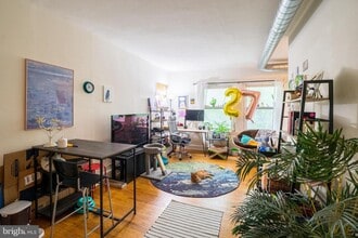 4244 Spruce St-Unit -UNIT 3F in Philadelphia, PA - Foto de edificio - Building Photo