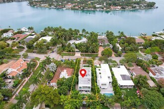 1311 Bay Dr in Miami Beach, FL - Building Photo - Building Photo