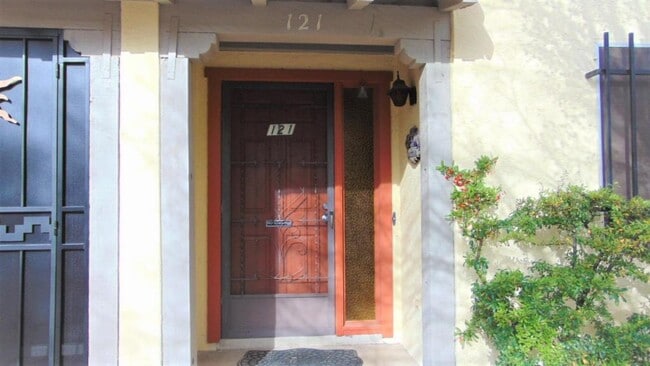 property at 121 W Calle Del Ano
