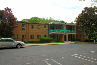 7716 Maple Ave in Takoma Park, MD - Foto de edificio - Building Photo