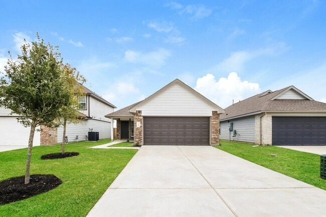 property at 2208 Onyx Ln