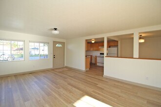 11318 NE Siskiyou St in Portland, OR - Building Photo - Building Photo