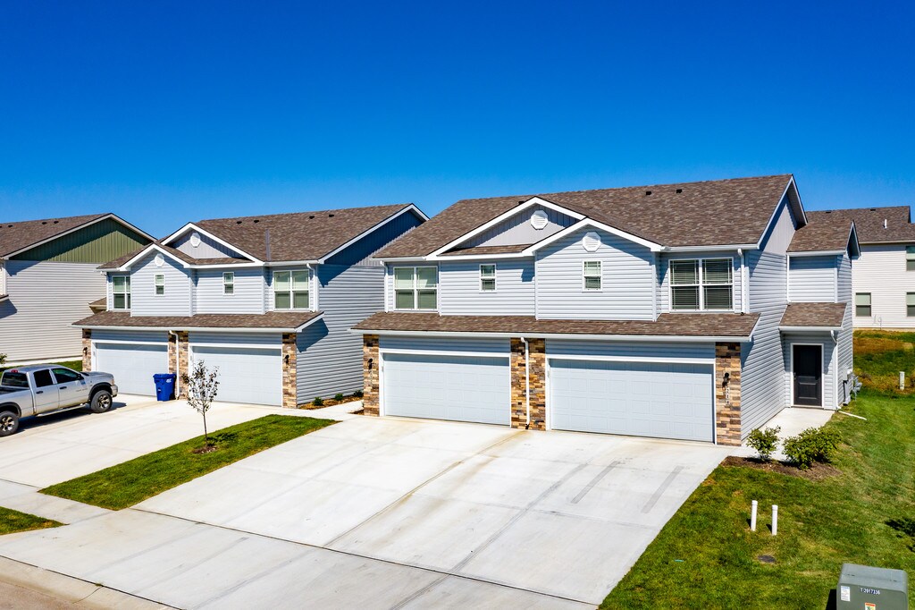 Clay Creek Townhomes Smithville, MO Apartments For Rent
