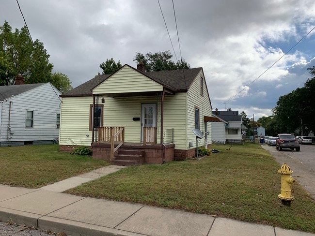 324 S Taylor St in Mishawaka, IN - Building Photo - Building Photo
