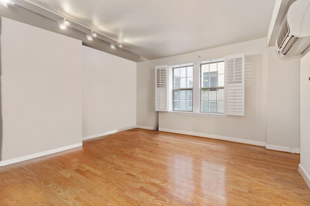 1314 Massachusetts Ave NW in Washington, DC - Building Photo