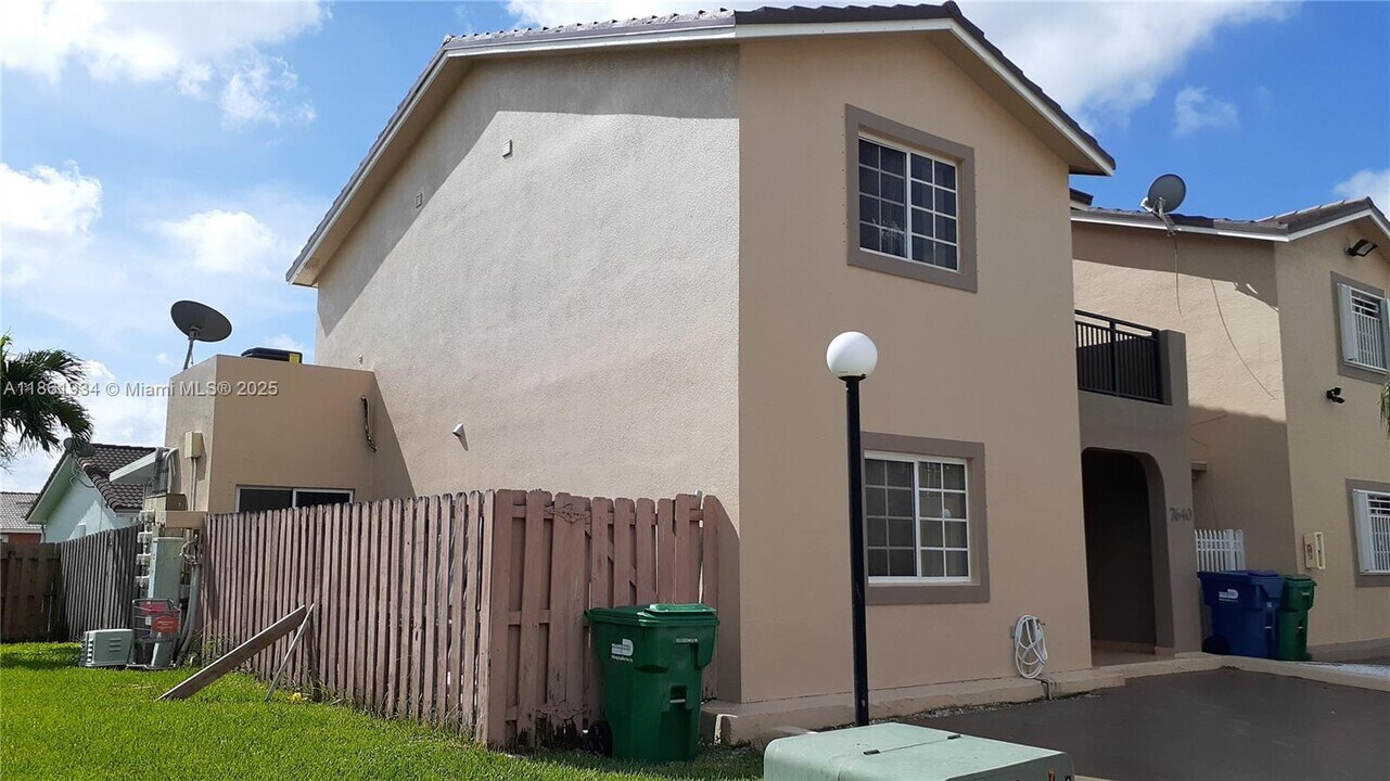 7640 NW 182nd Terrace in Hialeah, FL - Building Photo