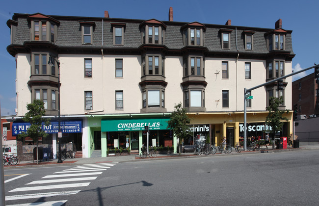 893-907 Main St in Cambridge, MA - Foto de edificio - Building Photo