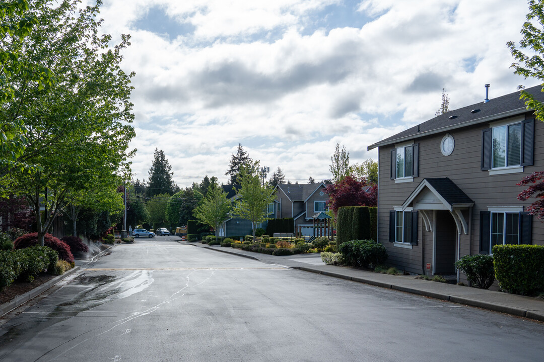 9918-9927 NE 144Th Ln in Kirkland, WA - Building Photo