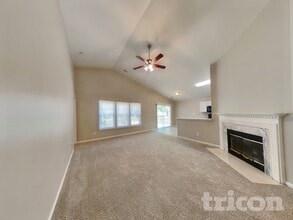 2020 Chapel Creek Rd in Concord, NC - Foto de edificio - Building Photo