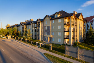 8810 Royal Birch Blvd NW in Calgary, AB - Building Photo - Building Photo