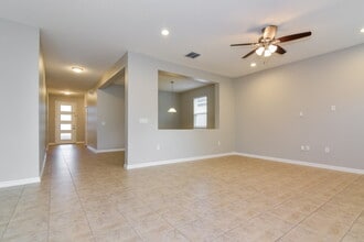 1309 Canyon Oaks Dr in Brandon, FL - Building Photo - Building Photo