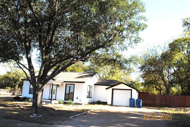410 Ayres St in Hutchins, TX - Building Photo - Building Photo