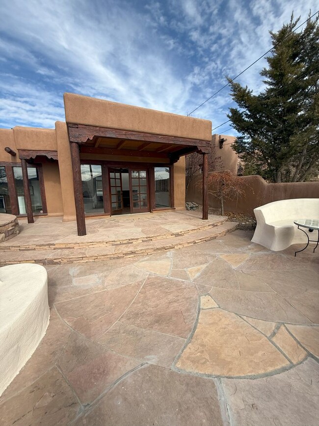 1259 Cerro Gordo Rd in Santa Fe, NM - Building Photo - Building Photo