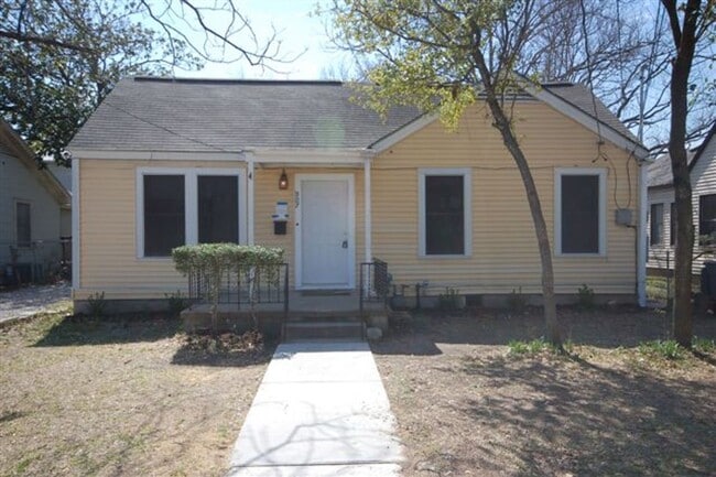 property at 907 E 38th St
