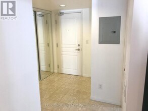 140-140 Simcoe St in Toronto, ON - Building Photo - Building Photo
