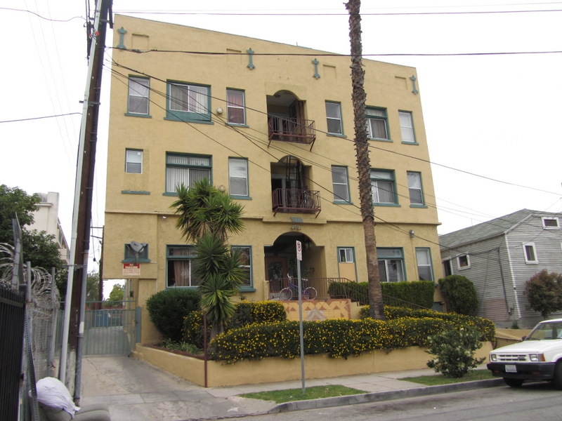 2411 W 10th St in Los Angeles, CA - Building Photo