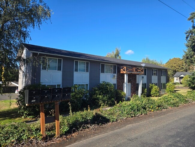 101 Spencer Creek Rd, Unit D in Kalama, WA - Building Photo - Building Photo