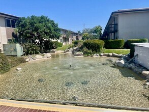 Woodlake in Huntington Beach, CA - Foto de edificio - Building Photo