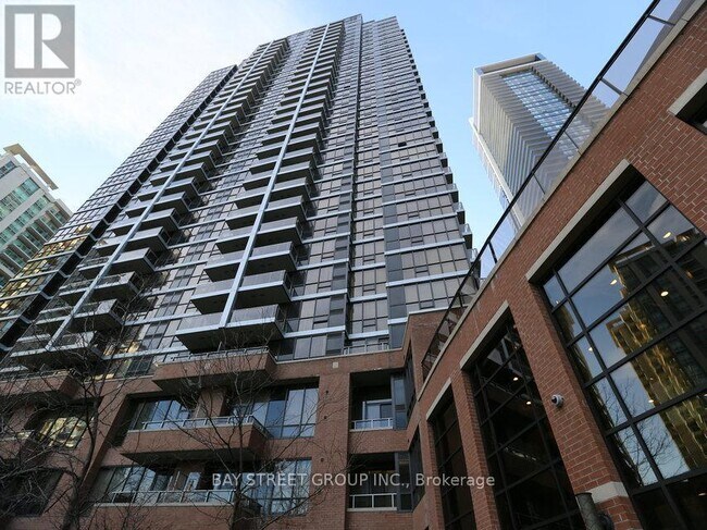 33-2033 Sheppard Ave E in Toronto, ON - Building Photo - Building Photo