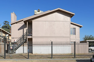 849 S Adler Ave in Fresno, CA - Foto de edificio - Building Photo