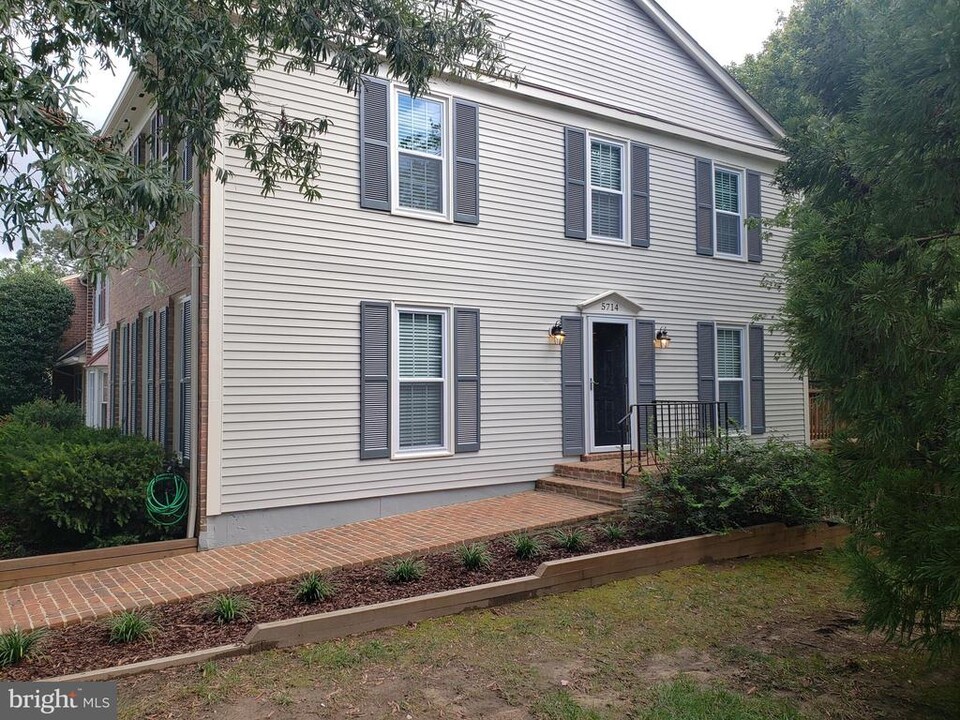 5714 Ridge View Dr in Alexandria, VA - Building Photo