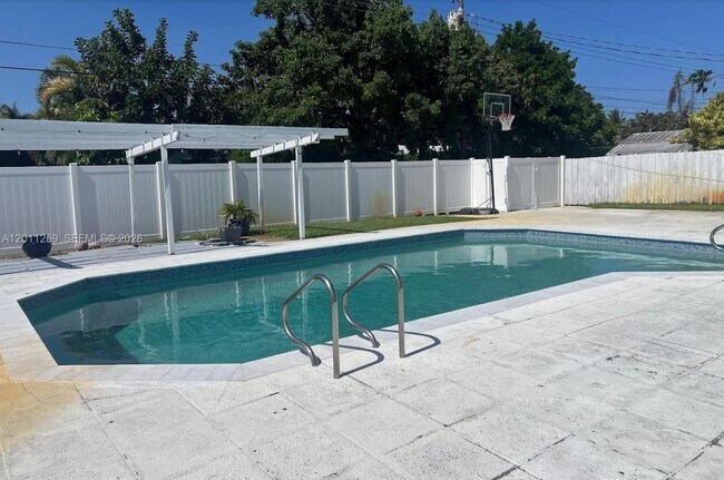 4233 Jackson St in Hollywood, FL - Building Photo - Building Photo